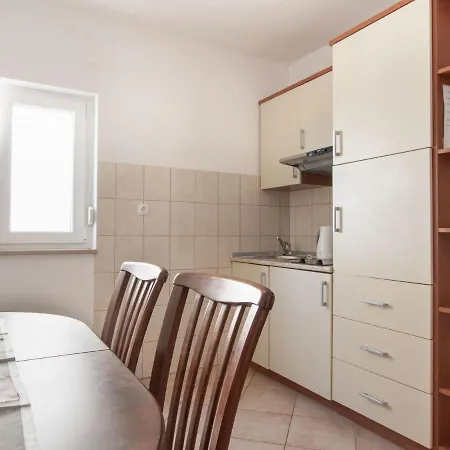 Comfortable In With Swimming Pool Apartment *