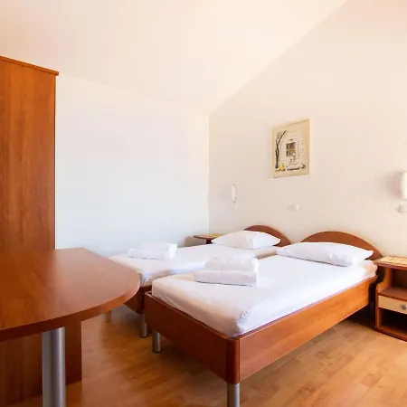 Cozy Seaside Apartment