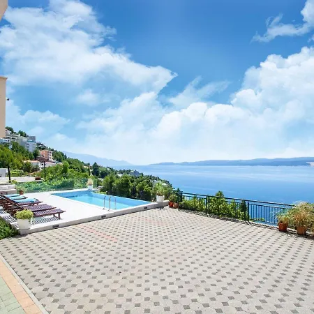 Cozy Seaside Apartment Celina