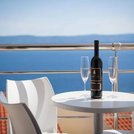 Cozy Seaside Apartment