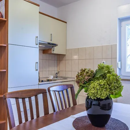 Cozy Seaside Apartman Čelina